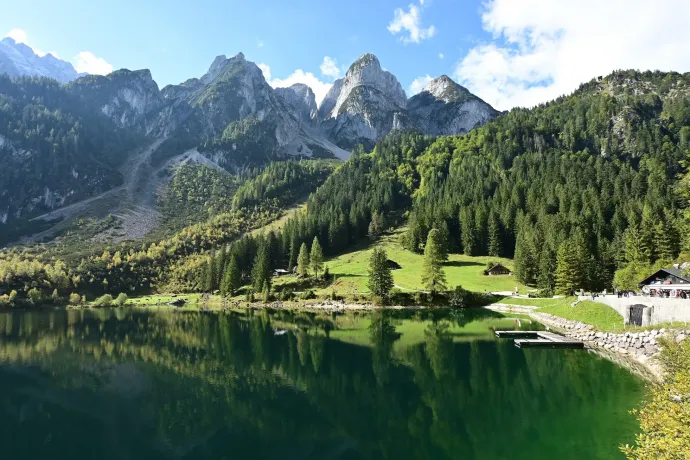 A Gosaukamm, a via ferrata és a Gosausee fentről – Fotó: Tenczer Gábor / Telex