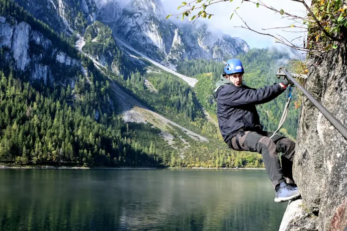 A Gosaukamm, a via ferrata és a Gosausee fentről – Fotó: Tenczer Gábor / Telex