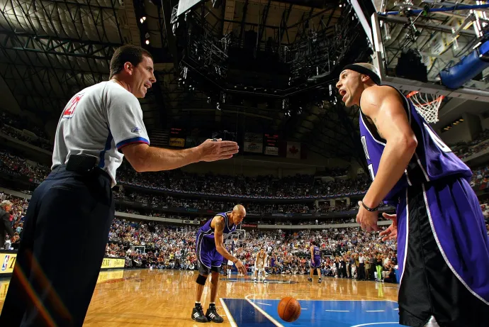 A 2007-ben eltiltott NBA-bíró, Tim Donaghy – Fotó: Ronald Martinez / Getty Images
