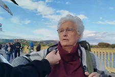 A Békemeneten adott interjút Orbán Viktor anyja, szerinte nem normális, aki kitalálta a zebrákat