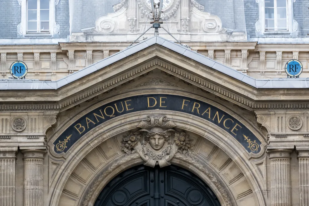 A Francia Nemzeti Bankba vitték át a Louvre néhány legértékesebb ékszerét a nagy rablás után