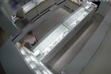 Letartóztattak egy román házaspárt, miután 11 millió forintnyi ékszert loptak el egy balatonfüredi üzletből