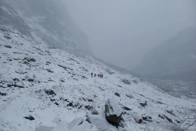 Megcsúszott, egy megáradt patakba esett és meghalt egy 41 éves magyar turista a Magas-Tátrában