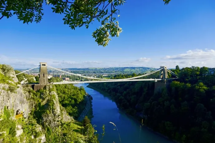 Életfogytiglant kapott az a férfi, aki emberi maradványokkal teli bőröndöt hagyott egy bristoli hídon