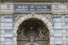 Elfogtak két férfit, akiket a párizsi Louvre kirablásával gyanúsítanak