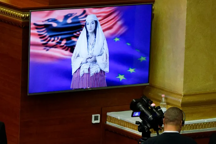 83 gyerekkel terhes Albánia MI-minisztere