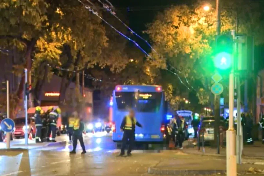 Elütött egy busz egy zebrán átkelő 30 éves férfit Zuglóban, aki a helyszínen meghalt