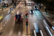 A vakító fényszórók a brit autósokat is nagyon zavarják, a kormány felülvizsgálhatja a gyártásukat