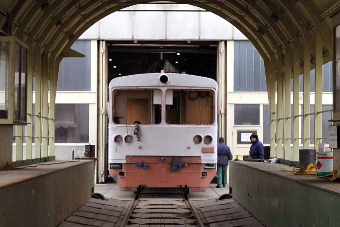 Több ezer dolgozó és a MÁV sorsát bízná a bedőlt Magyar Vagon talpon maradt felére a kormány