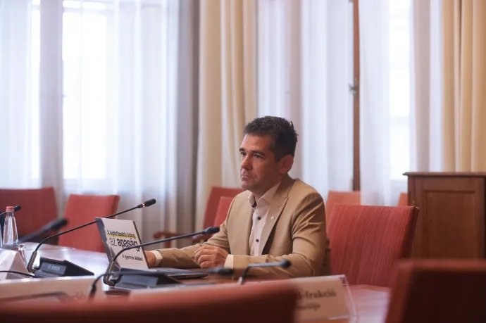 Hiába Lázár János hangzatos mondatai a pedofilok kémiai kasztrációjáról, a fideszes képviselők nem támogatták a javaslatot