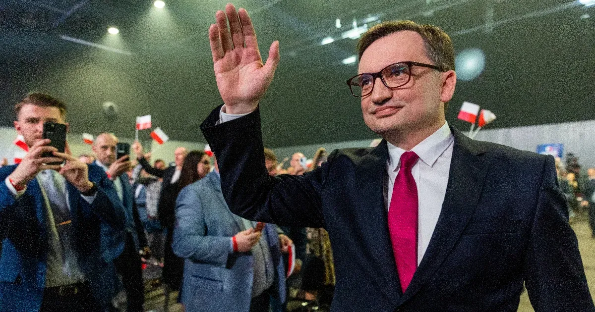 Tegnap még Budapesten beszélt Gulyás Gergely mellett a volt lengyel igazságügyi miniszter, ma elrendelték a mentelmi jogának felfüggesztését és a letartóztatását