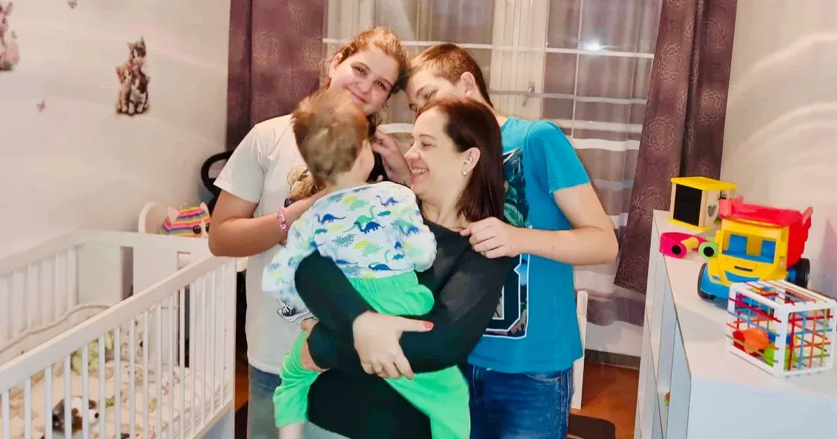 Végre nevelőszülőkhöz kerülhetett a kisfiú, aki három éve élt egy kórházi rácsos ágyban