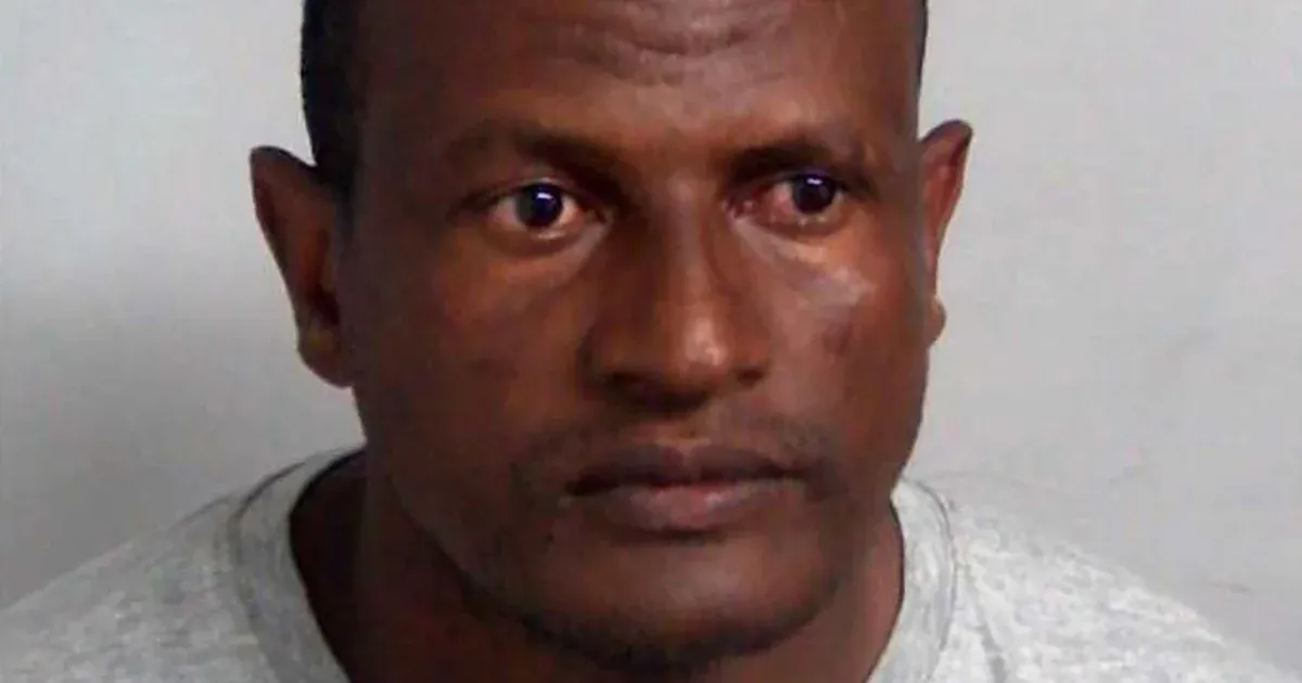 Etiópiába toloncolták azt az elítélt szexuális erőszaktevőt, akit véletlenül engedtek ki egy brit börtönből