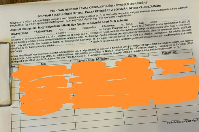 Solymári aláírásgyűjtő ív a műfüves focipályáért – Fotó: Olvasói fotó / Telex