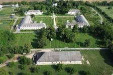 A hatvanpusztai istállók műemlékvédelemének megszüntetését kezdeményezi Hadházy Ákos