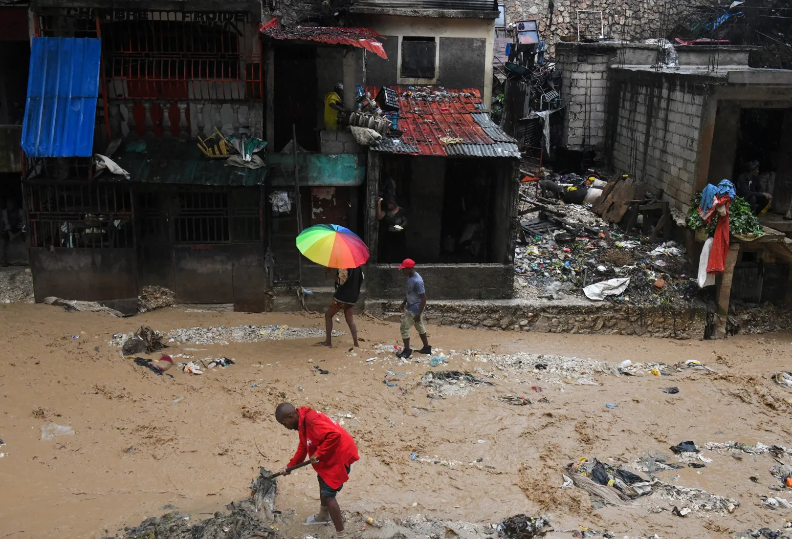A Melissa hurrikán miatti esőzések áradást okoztak a haiti Port-au-Prince-ben – Fotó: Johnson Sabin / Reuters