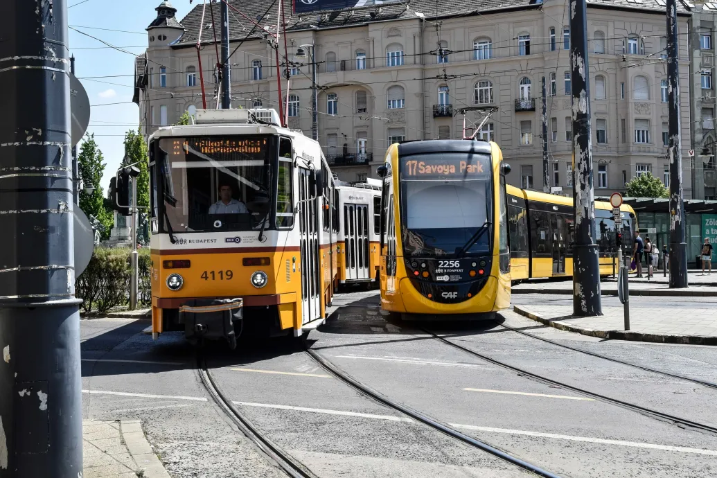A polgárőrök tagadják, hogy ellátás helyett csak felrakták volna a Móriczon elesett férfit a villamosra