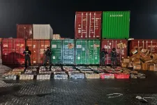Két tonna kokaint szerzett be egy magyar férfi banános és ócskavasas konténerekben, lecsaptak a szervezetre