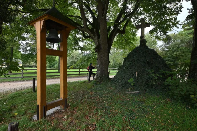 Alsóperepuszta és az egyik eplényi tó – Fotó: Tenczer Gábor / Telex