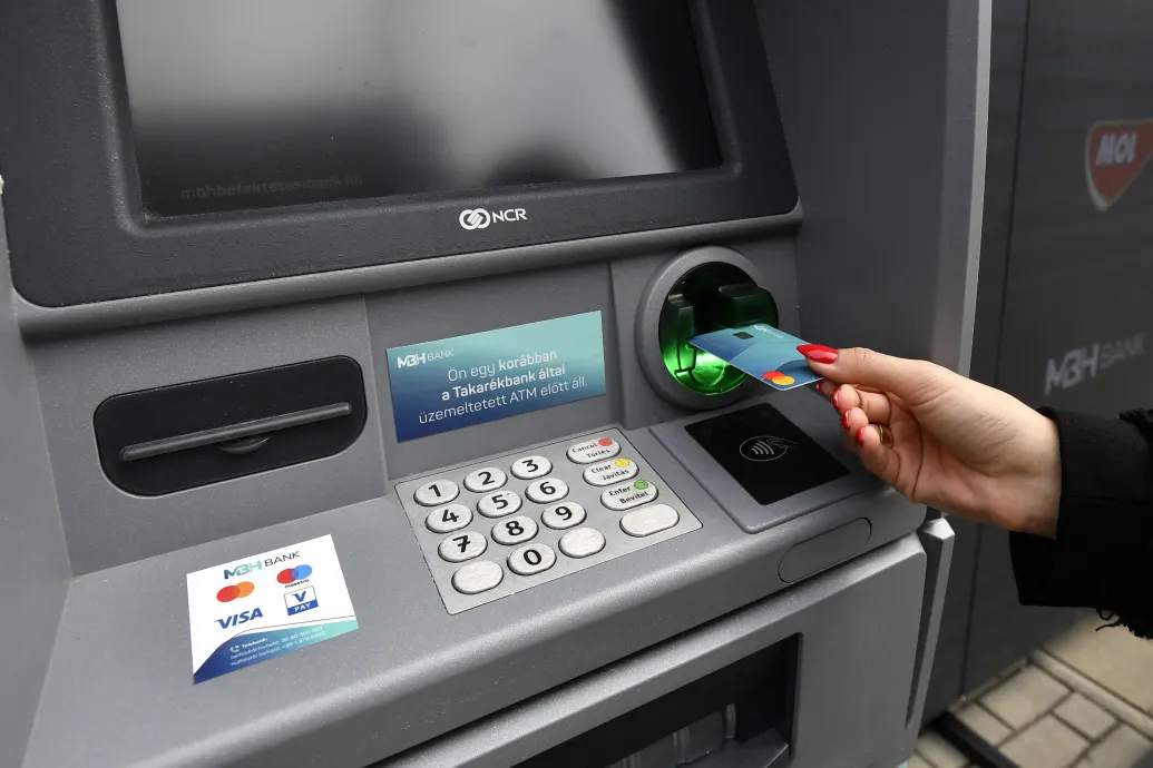 Duplájára nőhet az ingyenes készpénzfelvételi limit, a bankok tiltakoznak