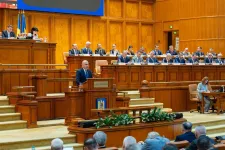 A szenátus elnöke szerint túl sokat beszélnek a politikusok, és keveset dolgoznak