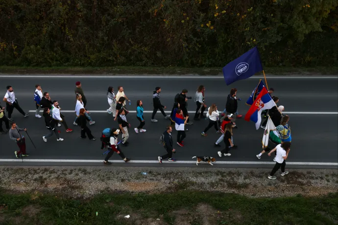 Tízezrek zarándokolnak Újvidékre Szerbia minden részéből az állomásomlás évfordulóján