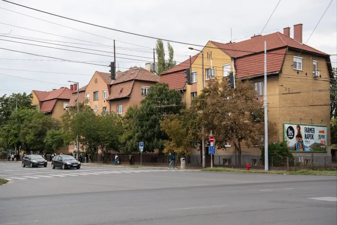 Olvasóink segítségével megtaláltuk, ki tervezte Debrecenben az 1920-as évekbeli önkormányzati bérházakat