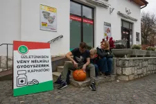 Valaki lefotózott egy nőt tökkel a kezében, amiből kisebb balhé lett, erre kihívták a rendőrt