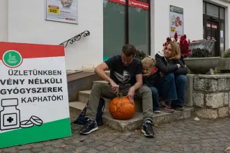 Valaki lefotózott egy nőt tökkel a kezében, amiből kisebb balhé lett, erre kihívták a rendőrt