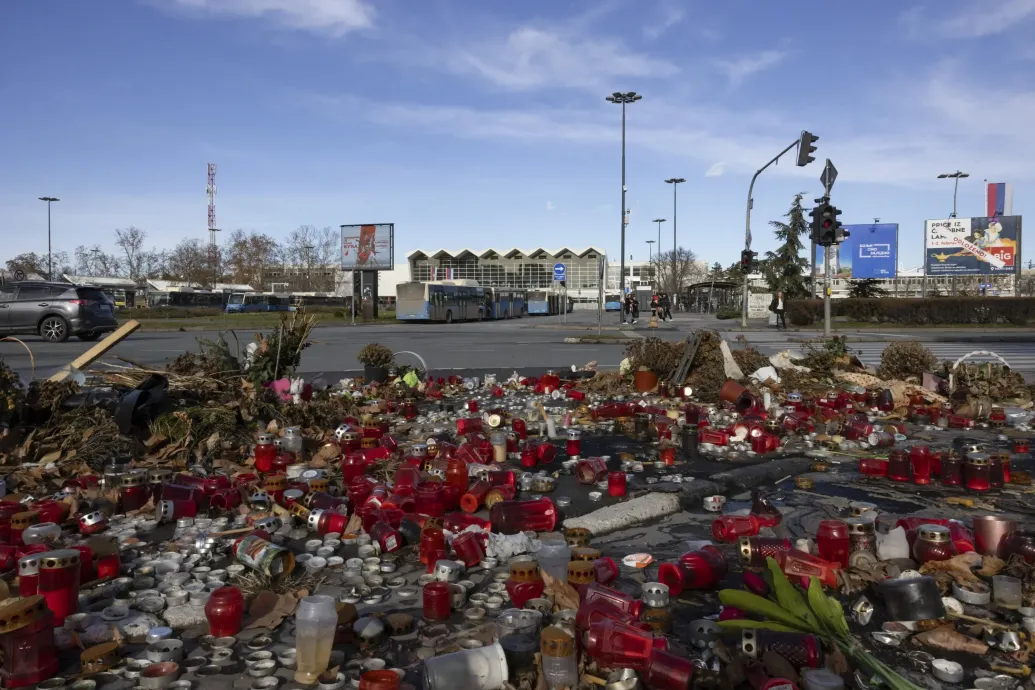 Az újvidéki tragédia évfordulóján gyásznapot tartanak Szerbiában