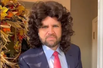 Saját mémverziójának öltözött halloweenra J. D. Vance