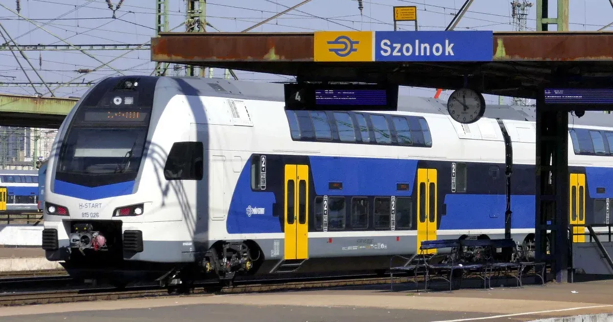 Egy WC volt a vonaton, az is elromlott, Szolnokon mosdószünetet tartott a debreceni Interrégió