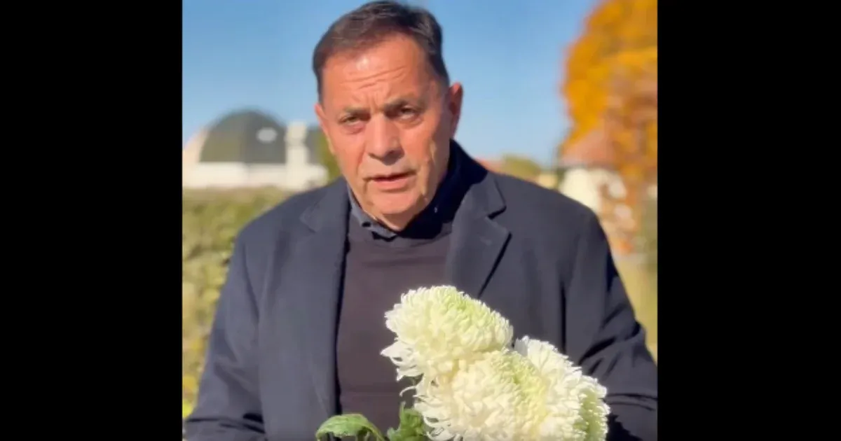 A temetőben készített kampányvideót Pócs János egy kisgyerekkel