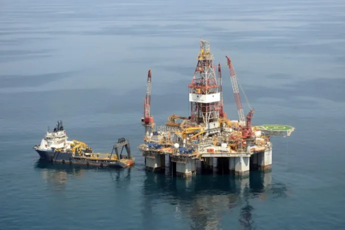 226 nagyméretű olajfoltot észleltek a Fekete-tenger tükrén, a szennyeződések még az űrből is látszanak