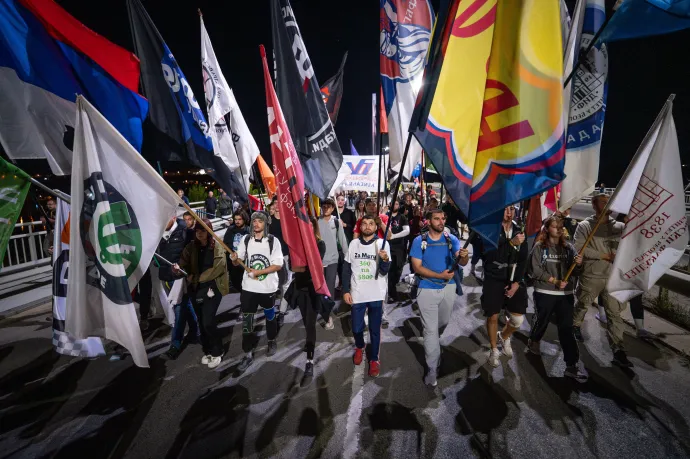 A diákok menete érkezik Újvidékre 2025. október 31-én – Fotó: Alföldi Dániel