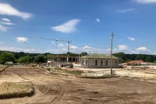 Újabb egymilliárdot tolt Felcsúton építkező cégébe a Mészáros-Várkonyi házaspár