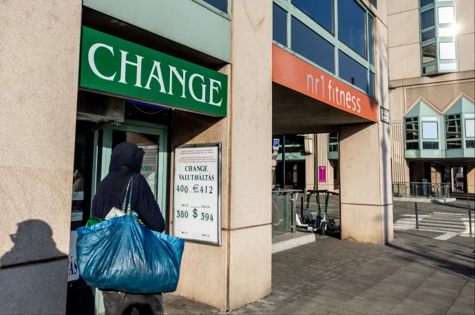 Jól kezdi a hetet a forint, szűk kétéves csúcsot döntött