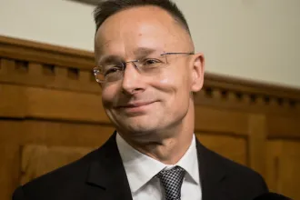 Szijjártó Péter a magángépezésről: Kerékpárral nehezebb lenne