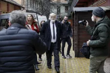 Csoportosan elkövetett hivatalos személy elleni erőszak miatt emelnek vádat Iványi Gábor és négy ellenzéki politikus ellen