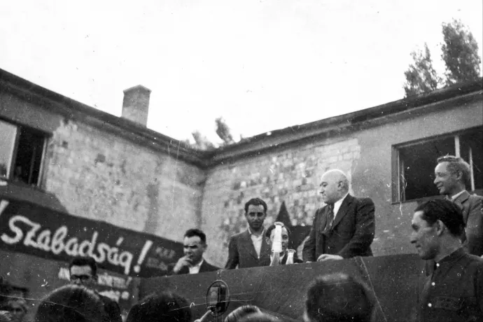 Demokrácia romokon vagy romokban?