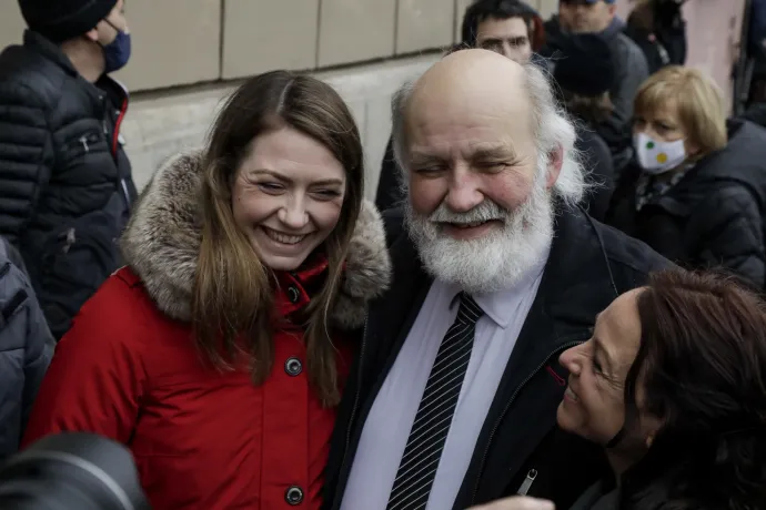 Donáth Anna: Abszurd, hogy hivatalos személy elleni erőszakkal vádolnak egy akadémikust, egy kisgyereket nevelő anyát és két nyugdíjast