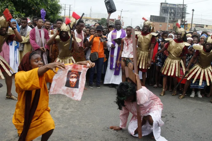 Nagypénteki passiójáték Lagosban 2022. április 15-én – Fotó: Adekunle Ajayi / NurPhoto / AFP