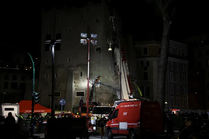 Kiszabadították, de meghalt az a 66 éves férfi, aki a leomló középkori torony romjai alá szorult