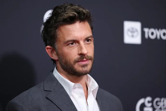 Jonathan Bailey 2025 legszexibb férfija a People Magazin szerint