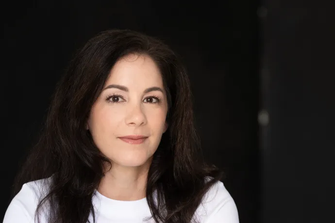 A kádban ázó elhagyott menyasszony, aki naphosszat Jézusra gondol – érkezik Halász Rita új regénye