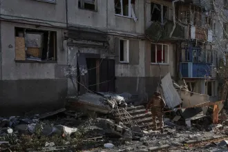 Megpróbáltak kilőni egy szirénázó ukrán mentőautót, miután a teljes személyzet megsebesült, a katasztrófavédelem vitte kórházba a beteget