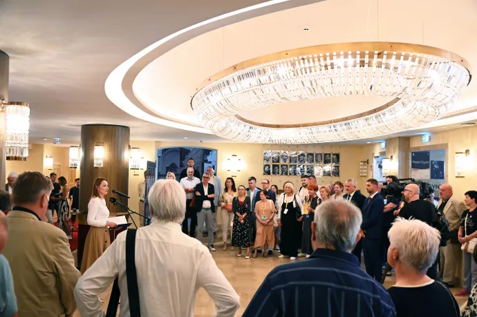 Novák Irén, a Kulturális és Innovációs Minisztérium (KIM) művészetért és közösségi művelődésért felelős helyettes államtitkára beszédet mond Szolnokon, az Országos Színházi Találkozó megnyitóján 2025. június 10-én – Fotó: Mészáros János / MTI