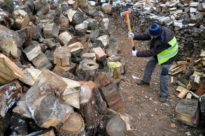 Az otthonfelújításba ömlő százmilliárdok épp csak azokat nem segítik, akiket kéne