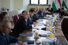 Orbán azt ígéri, januártól több lépésben vezetik be a 14. havi nyugdíjat