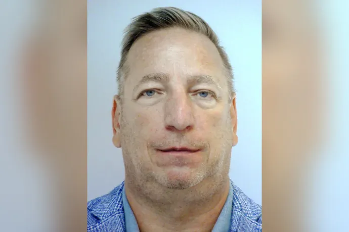 Nemzetközi elfogatóparancsot adtak ki a parkolási ügyben elítélt volt szocialista alpolgármesterre